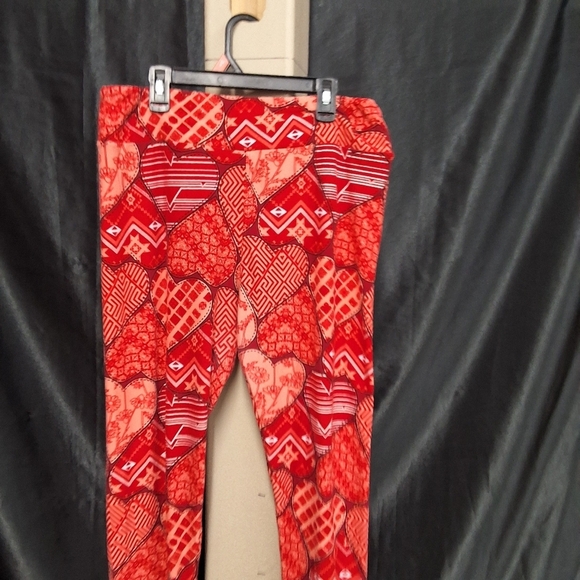 LuLaRoe Kids Leggings - Red and Pink Pattern - Picture 4 of 11